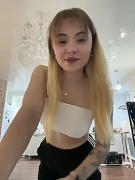 LunaMillie online show from December 5, 9:51 am