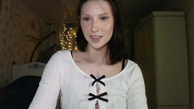 RuxaShade online show from January 17, 2:11 pm