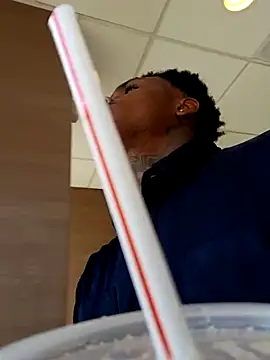 Snapshot of Dropdingo chatting on October 18, 6:52 pm Dropdingo online show from October 18, 6:52 pm