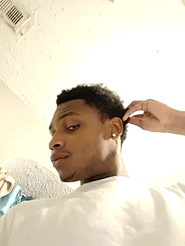 Snapshot of Dropdingo chatting on December 15, 1:10 am Dropdingo online show from December 15, 1:10 am