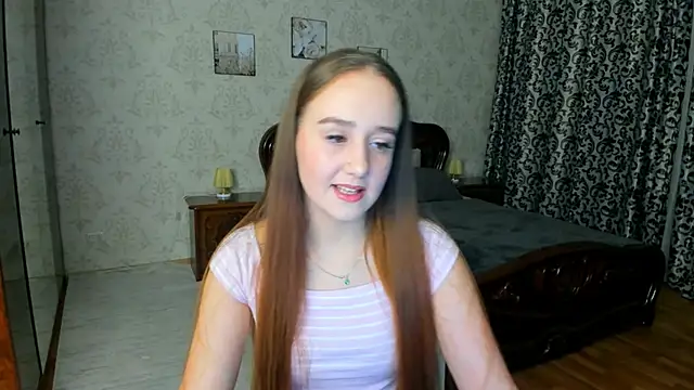 Snapshot of SabrinaCandi chatting on October 28, 3:54 am SabrinaCandi online show from October 28, 3:54 am