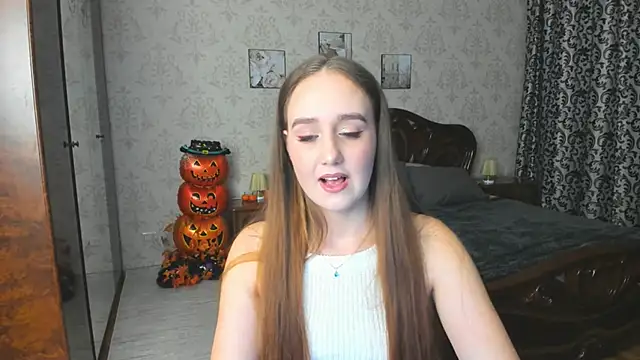 Snapshot of SabrinaCandi chatting on November 1, 8:00 pm SabrinaCandi online show from November 1, 8:00 pm