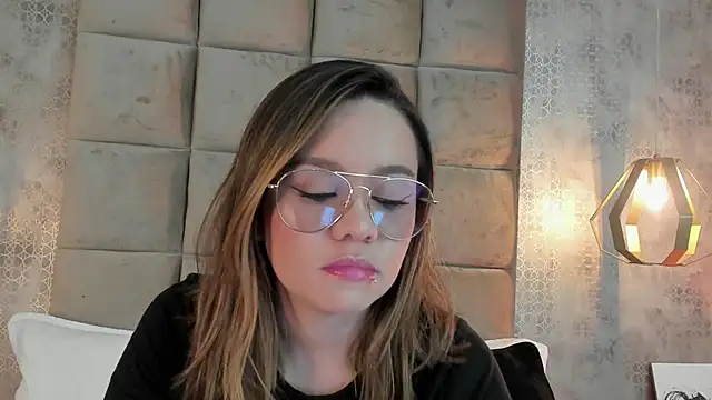 Sky Junne online show from December 22, 5:54 pm