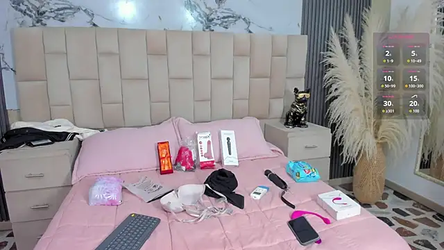 Snapshot of BritanyBrown_ chatting on March 31, 10:54 pm BritanyBrown online show from March 31, 10:54 pm