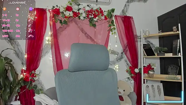 Snapshot of BritanyBrown_ chatting on May 12, 3:58 am BritanyBrown online show from May 12, 3:58 am