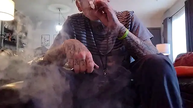 Snapshot of MRTATTWO chatting on September 23, 10:35 pm MRTATTWO online show from September 23, 10:35 pm