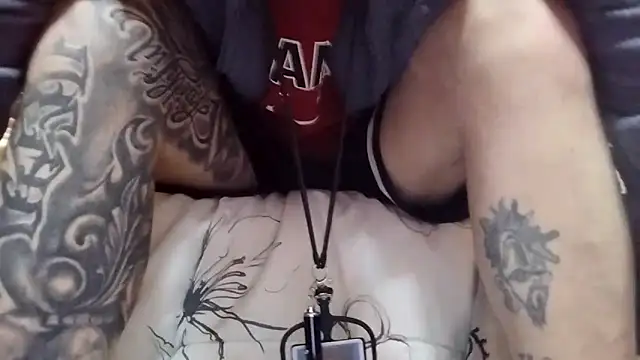 Snapshot of MRTATTWO chatting on September 28, 12:16 am MRTATTWO online show from September 28, 12:16 am