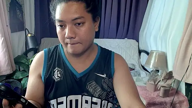 Snapshot of QueenieBrooks chatting on March 24, 7:35 am QueenieBrooks online show from March 24, 7:35 am