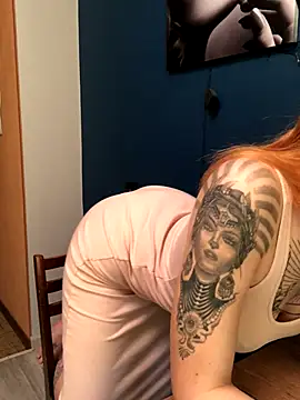 Snapshot of Amore_Mia_ chatting on October 22, 5:52 am Amore Mia online show from October 22, 5:52 am