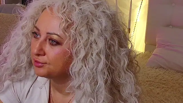 Lilit 1Love online show from December 2, 4:35 pm