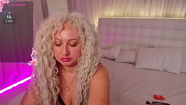 Lilit 1Love online show from December 18, 4:24 pm