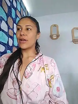 KittyHoleshot87 online show from February 2, 3:00 pm