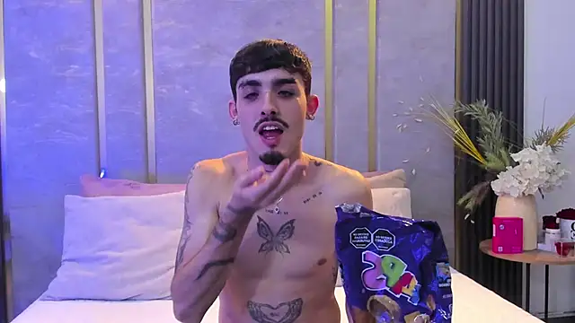 Snapshot of NikoStone_ chatting on October 3, 4:31 am NikoStone online show from October 3, 4:31 am