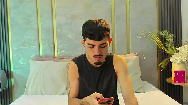 Snapshot of NikoStone_ chatting on October 4, 5:16 am NikoStone online show from October 4, 5:16 am