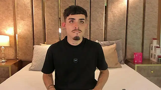 Snapshot of NikoStone_ chatting on October 19, 5:19 am NikoStone online show from October 19, 5:19 am