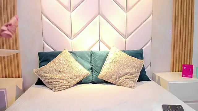 Snapshot of NikoStone_ chatting on October 28, 1:31 am NikoStone online show from October 28, 1:31 am