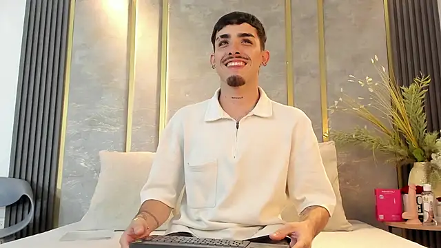 Snapshot of NikoStone_ chatting on December 23, 1:14 am NikoStone online show from December 23, 1:14 am