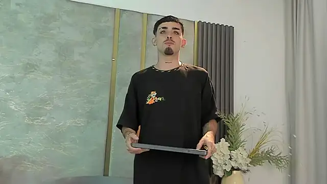 Snapshot of NikoStone_ chatting on January 15, 4:39 am NikoStone online show from January 15, 4:39 am