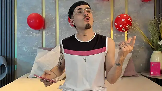 Snapshot of NikoStone_ chatting on February 14, 4:42 am NikoStone online show from February 14, 4:42 am