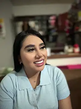 Snapshot of Sophie_Dreamss chatting on October 18, 10:21 pm Sophie Dreamss online show from October 18, 10:21 pm