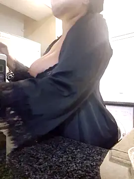 Snapshot of trickyOne chatting on October 26, 9:31 pm trickyOne online show from October 26, 9:31 pm