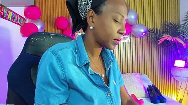 Snapshot of coral15_ chatting on October 16, 2:12 am coral15  online show from October 16, 2:12 am