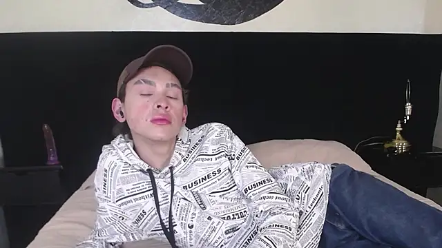 Snapshot of Aaron_Fordd chatting on September 20, 9:16 pm Aaron Fordd online show from September 20, 9:16 pm