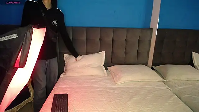 Snapshot of Aaron_Fordd chatting on October 15, 8:09 pm Aaron Fordd online show from October 15, 8:09 pm