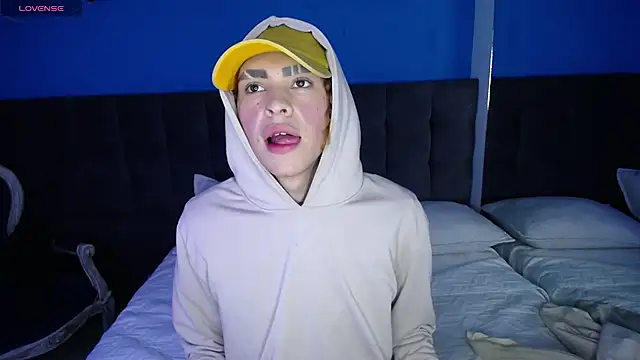 Snapshot of Aaron_Fordd chatting on October 16, 8:10 pm Aaron Fordd online show from October 16, 8:10 pm