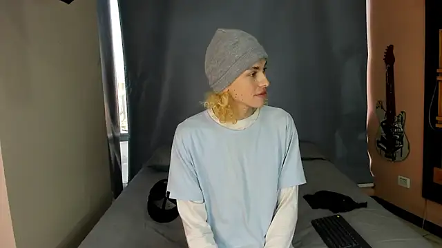 Snapshot of Aaron_Fordd chatting on November 21, 11:20 am Aaron Fordd online show from November 21, 11:20 am