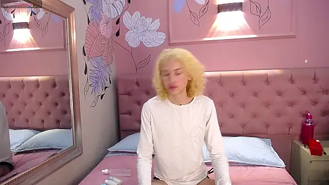 Snapshot of Aaron_Fordd chatting on November 23, 1:33 pm Aaron Fordd online show from November 23, 1:33 pm