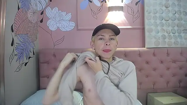 Snapshot of Aaron_Fordd chatting on November 25, 12:05 pm Aaron Fordd online show from November 25, 12:05 pm