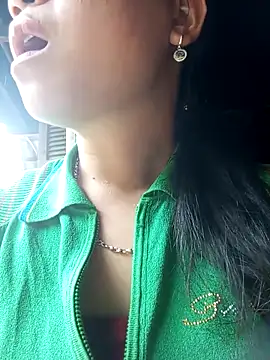 Snapshot of may-squirl chatting on October 6, 4:32 am may-squirl online show from October 6, 4:32 am