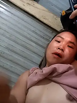 Snapshot of may-squirl chatting on October 11, 1:16 am may-squirl online show from October 11, 1:16 am