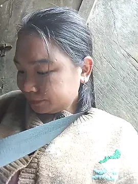 Snapshot of may-squirl chatting on October 16, 12:55 am may-squirl online show from October 16, 12:55 am