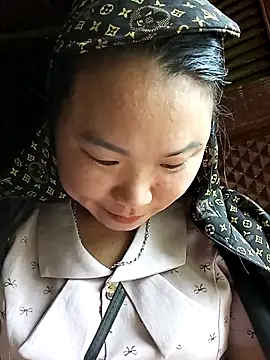 Snapshot of may-squirl chatting on October 20, 2:23 am may-squirl online show from October 20, 2:23 am