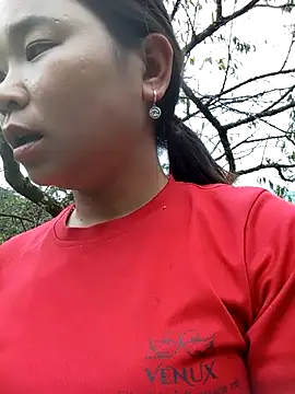 Snapshot of may-squirl chatting on October 22, 2:23 am may-squirl online show from October 22, 2:23 am