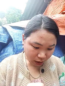 Snapshot of may-squirl chatting on October 29, 1:41 am may-squirl online show from October 29, 1:41 am