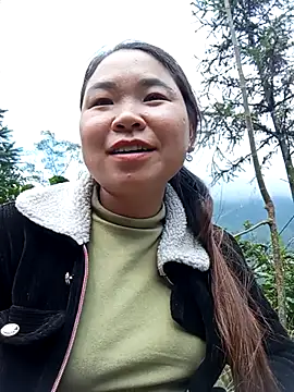 may-squirl online show from November 15, 4:32 am