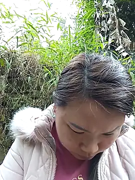 may-squirl online show from December 18, 5:57 am