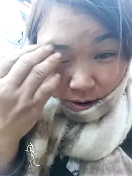 Snapshot of may-squirl chatting on December 21, 10:11 am may-squirl online show from December 21, 10:11 am