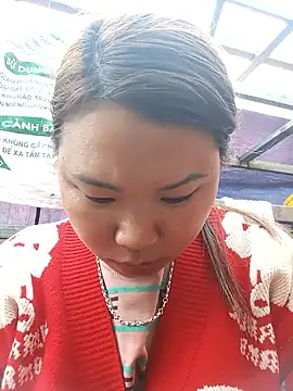 Snapshot of may-squirl chatting on December 22, 2:41 am may-squirl online show from December 22, 2:41 am