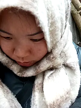 Snapshot of may-squirl chatting on January 15, 1:43 am may-squirl online show from January 15, 1:43 am