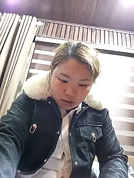 Snapshot of may-squirl chatting on January 19, 11:14 am may-squirl online show from January 19, 11:14 am