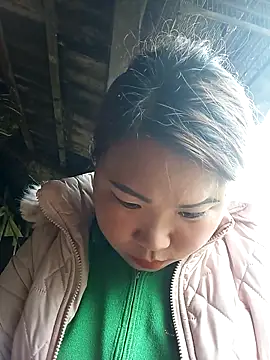 Snapshot of may-squirl chatting on February 17, 2:30 am may-squirl online show from February 17, 2:30 am