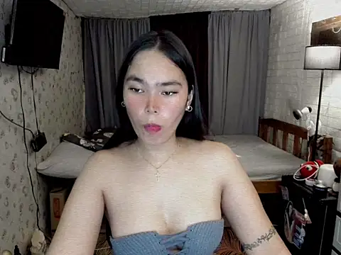 awesomegurl21 online show from October 5, 2:43 am
