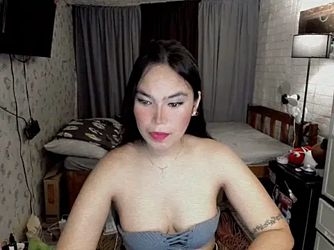 awesomegurl21 online show from October 9, 4:32 am