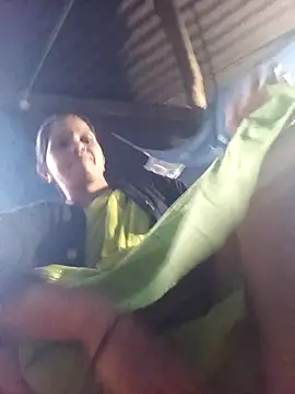 Snapshot of Jooli_xx chatting on October 10, 12:15 pm Jooli xx online show from October 10, 12:15 pm