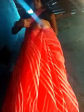 Snapshot of Jooli_xx chatting on October 27, 3:32 am Jooli xx online show from October 27, 3:32 am