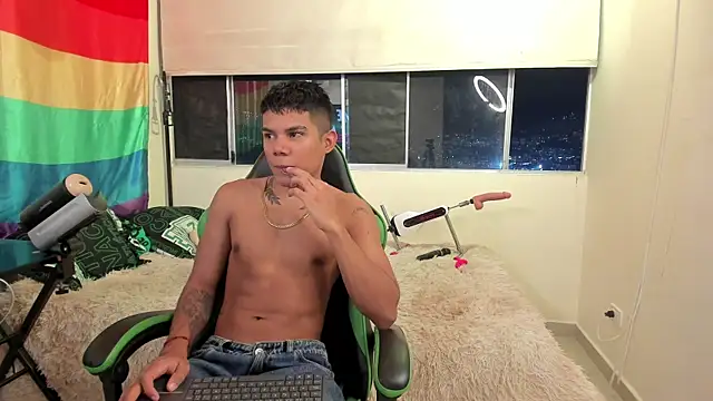 Snapshot of Jack_castell chatting on December 2, 12:05 am Jack castell online show from December 2, 12:05 am